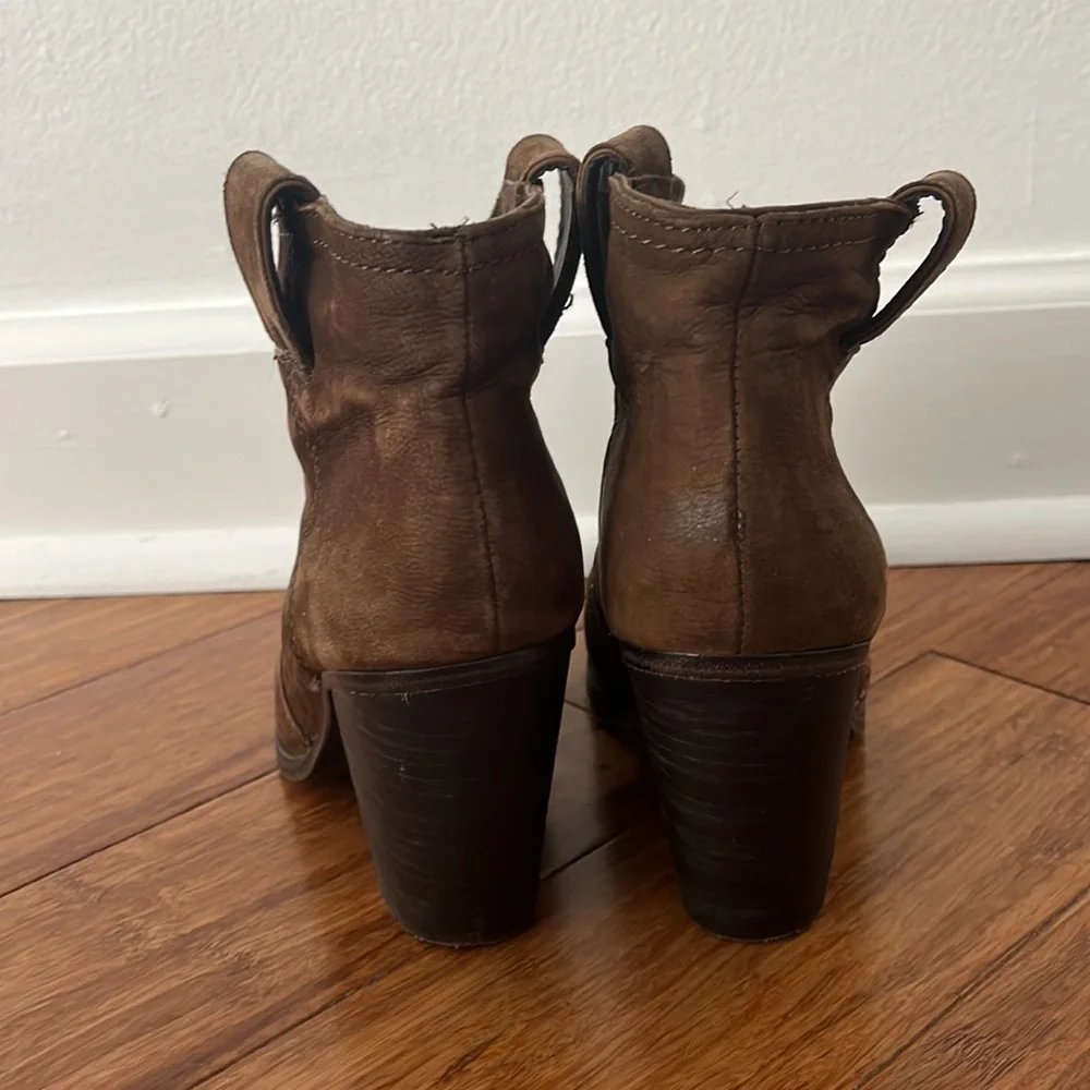 Vince Camuto ‘Hillsy’ Almond Toe Ankle Bootie - Picture 6 of 9